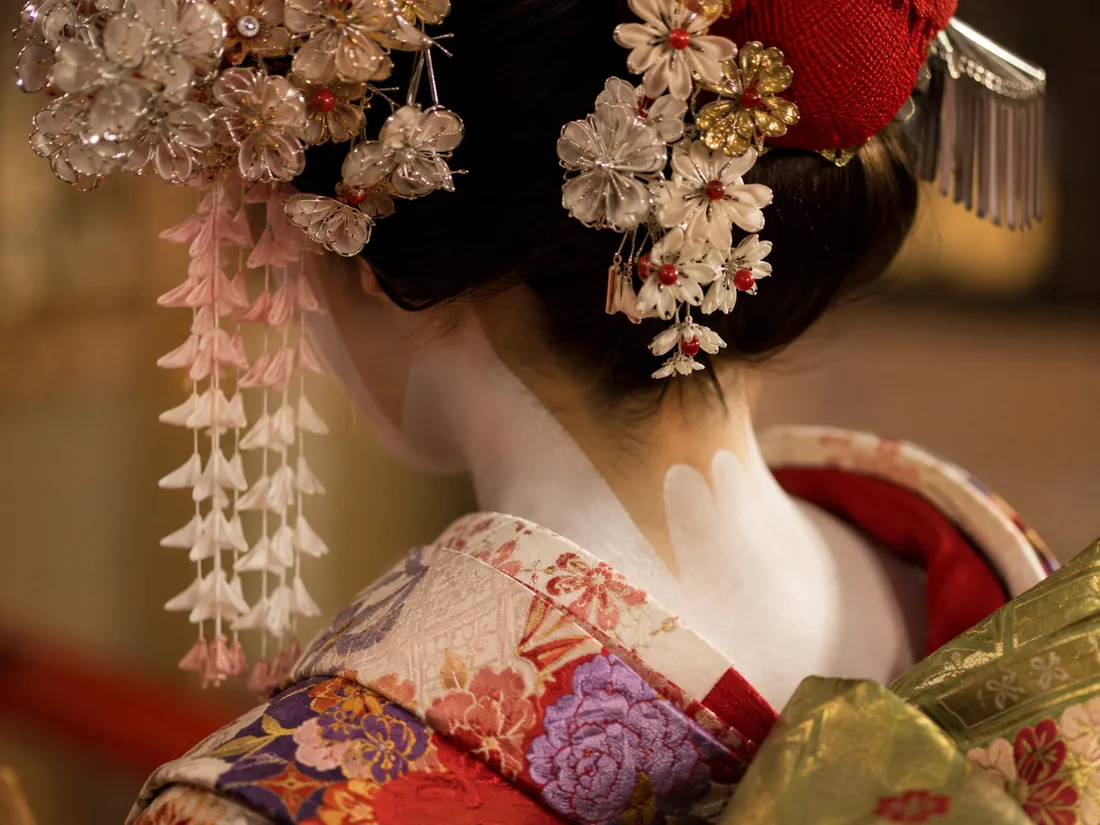 Close-up of a maiko’s kanzashi hair ornaments and kimono